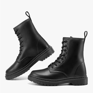 Woman's Black Lace-Up Combat Boots. Size 8